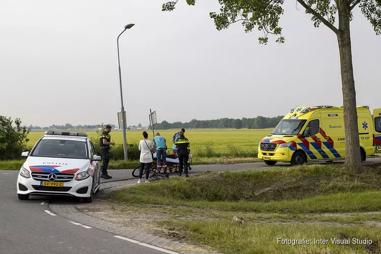 Wielrenner gewond na botsing met auto in Zwanenburg