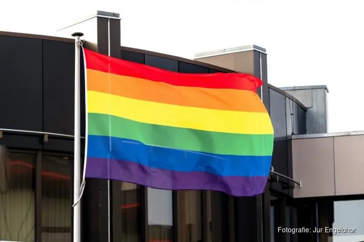 Haarlemmermeer houdt regenboogvlag in top tot einde EK