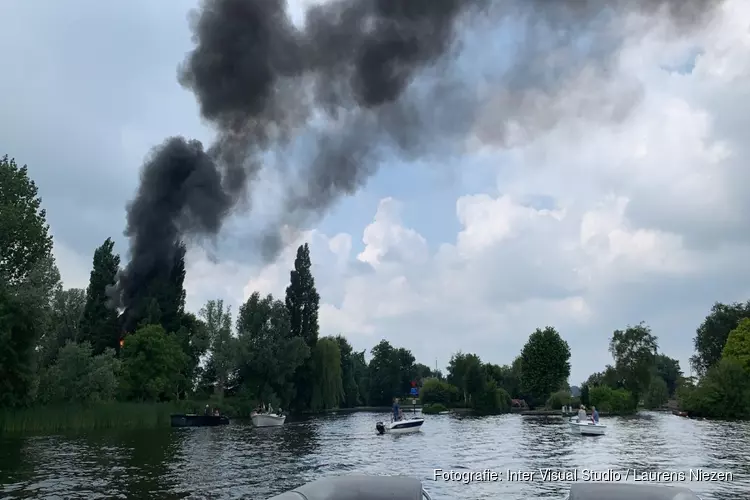 Brand aan De Kleine Brug in Aalsmeer