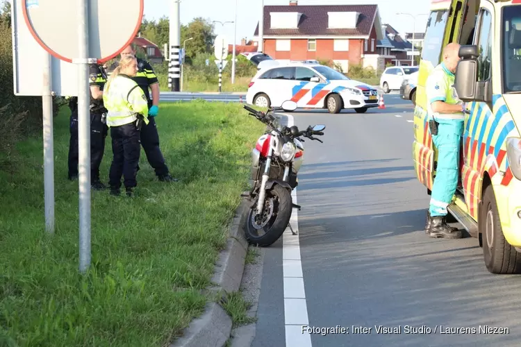 Motorrijder gewond geraakt bij ongeluk Aalsmeer, betrokkene doorgereden