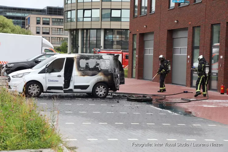 Bestelbus in brand in Schiphol-Rijk