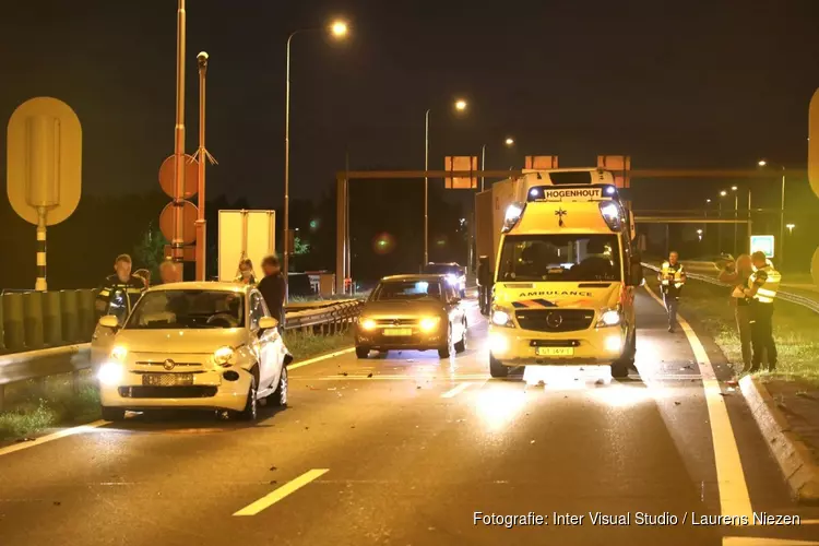 Auto&#39;s botsen bij Schiphol-Rijk, persoon naar ziekenhuis gebracht