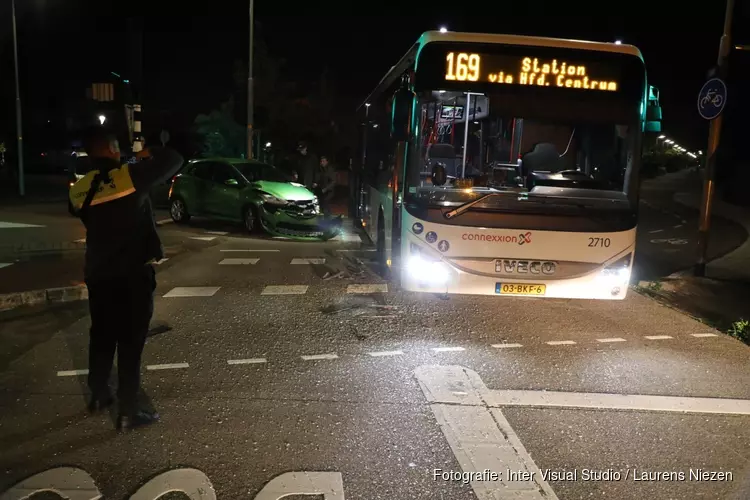 Veel schade bij ongeval tussen bus en auto