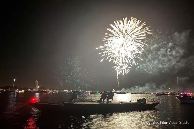 Volop vuurwerkspektakel bij "Vuur en Licht Op het Water"