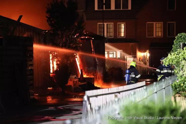 Grote brand in loods in Hoofddorp