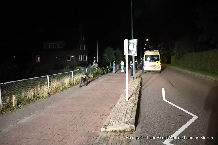 Fietsers botsen op fietspad Kudelstaart