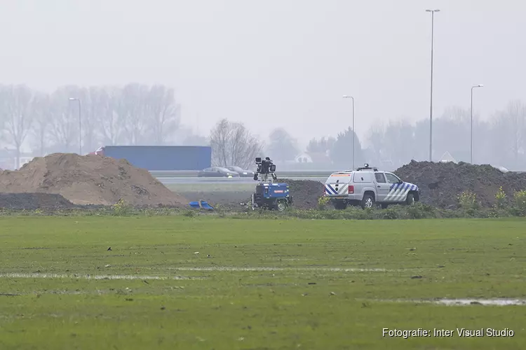 EOD is bezig met ontmanteling oude vliegtuigbom bij Rijsenhout