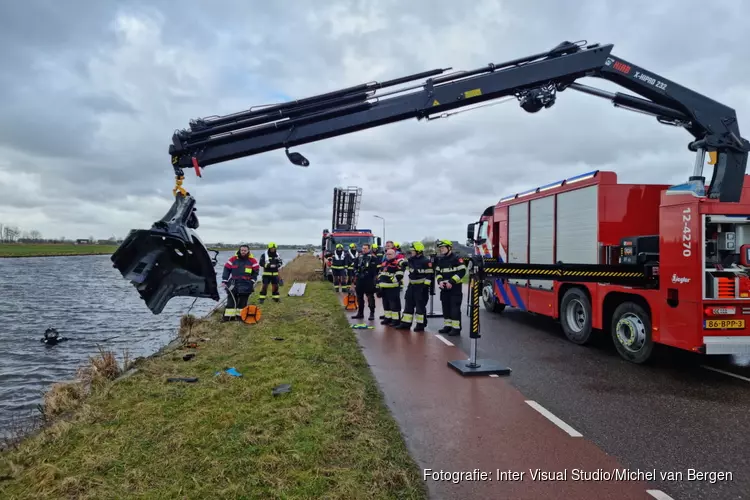 Hulpdiensten groots uitgerukt voor  gedumpte auto onderdelen in Ringvaart