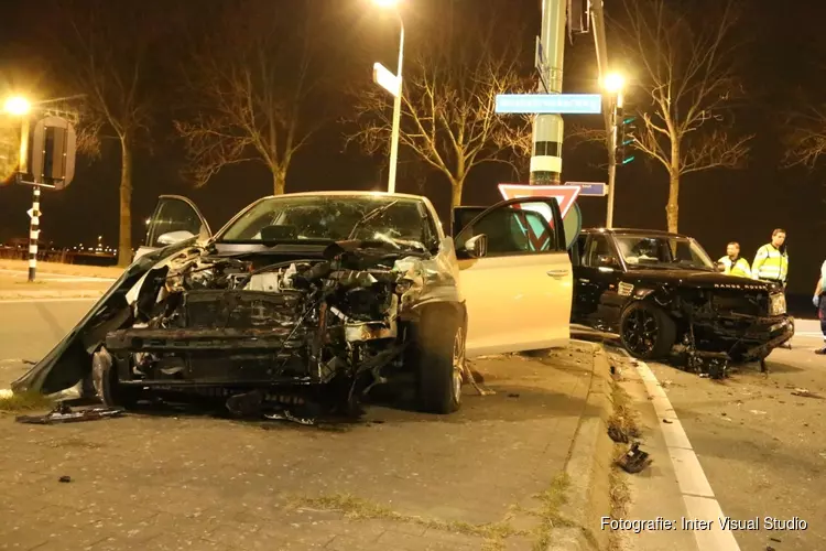 Gewonde en veel schade bij ongeluk Hoofddorp