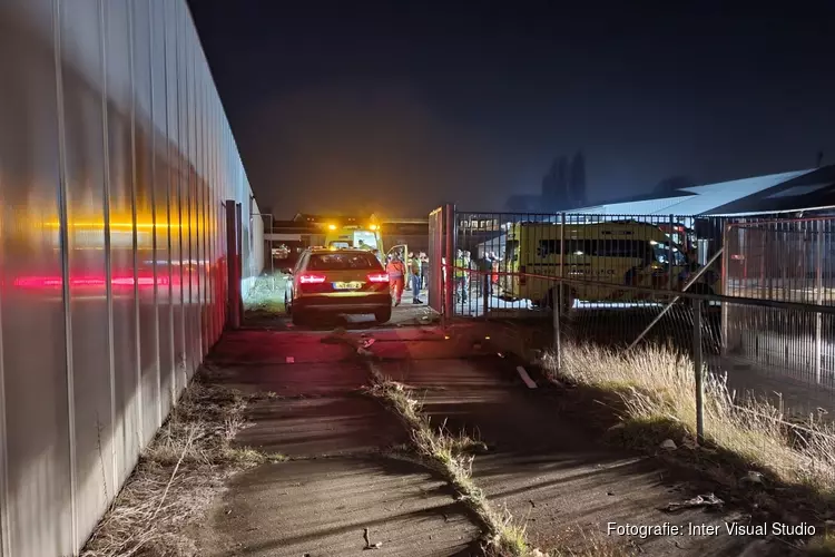 Brand bij kassenbedrijf in Aalsmeer, gewonde naar ziekenhuis