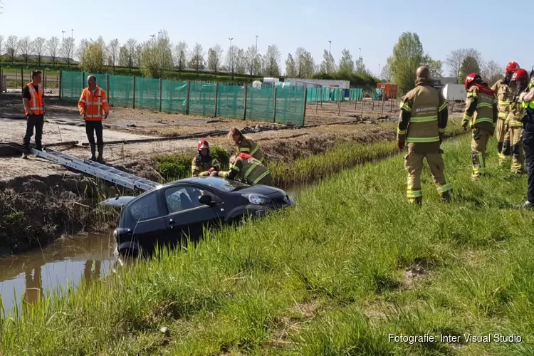 Automobiliste te water gereden in Kudelstaart