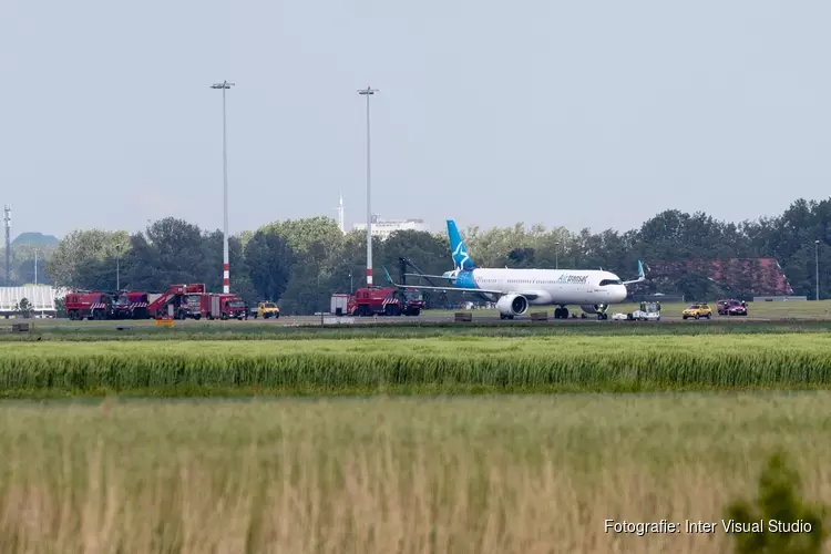 Hulpdiensten op Schiphol in actie voor vliegtuig met te warme remmen