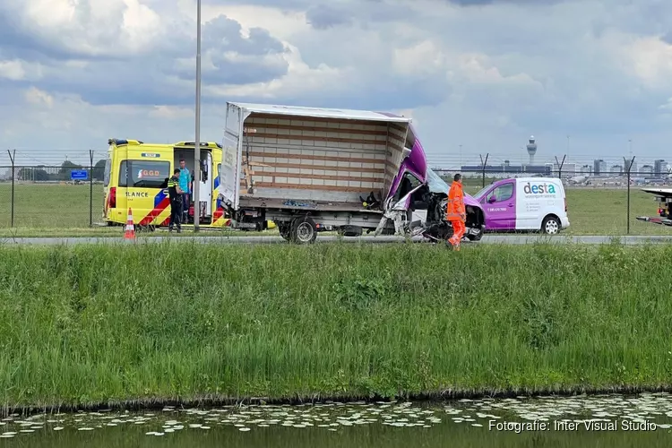 Ongeval met verhuiswagen in Lijnden