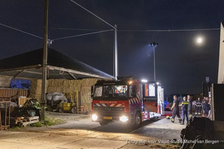 Brandweer groots uitgerukt voor buitenbrand aan de Rijnlanderweg