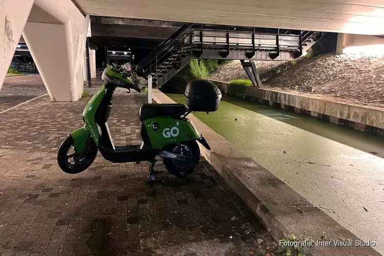 Wederom deelscooter te water in Hoofddorp