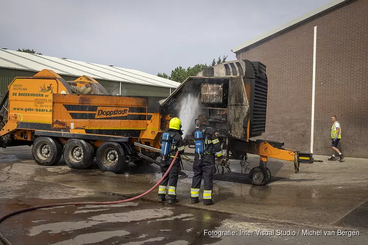 Veel rookontwikkeling bij brand in groenvoertuig in Lijnden