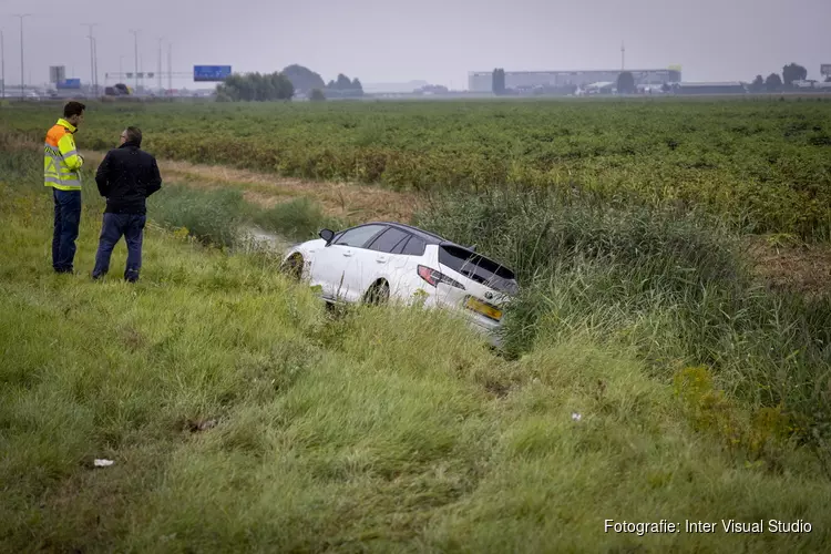 Weer auto de bocht uitgevlogen op de oprit naar de A9