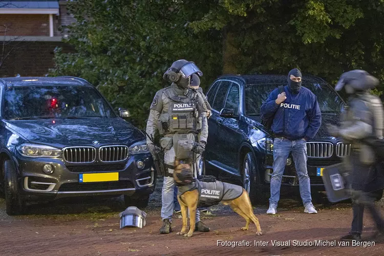 Vier aanhoudingen bij politieactie in Hoofddorp na melding van vuurwapenbezit