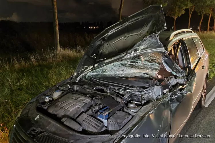 Automobilist door het oog van de naald bij botsing in Nieuw-Vennep