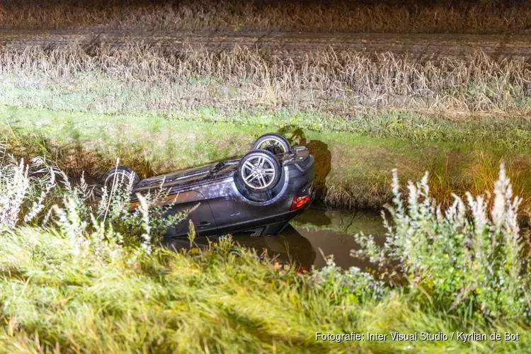 Automobilist ongedeerd bij te water raken langs A9 bij Badhoevedorp