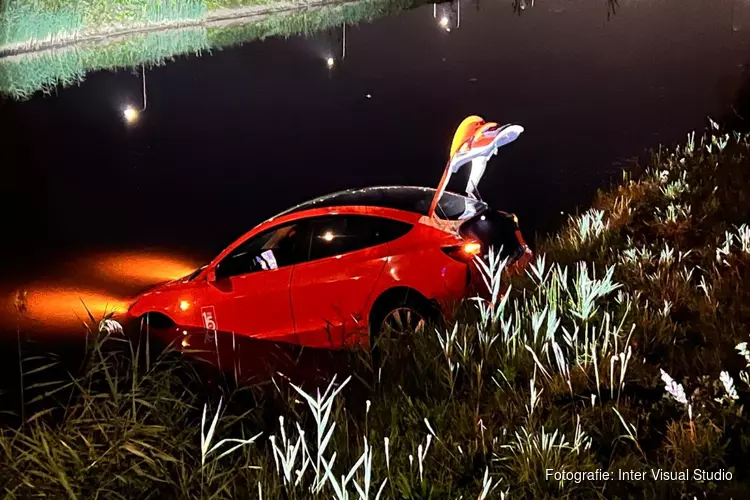 Auto te water aangetroffen in Rozenburg