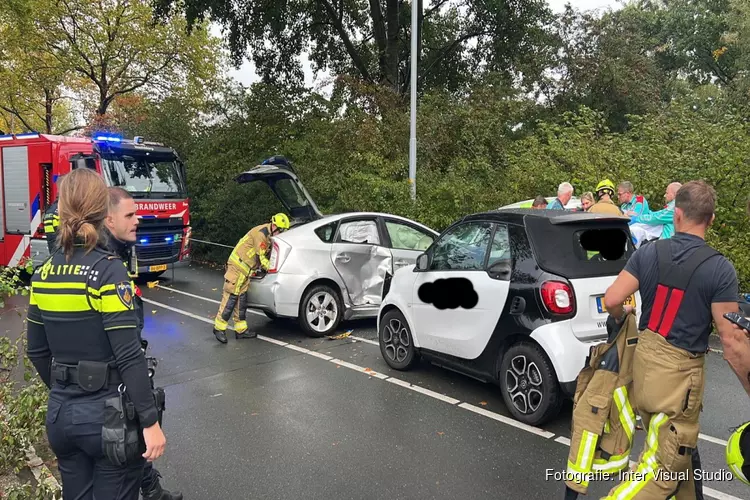 Aanrijding met drie auto&#39;s in Hoofddorp