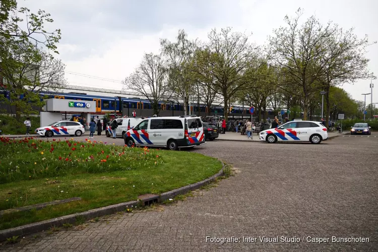 Station Weesp ontruimd na melding vuurwapen