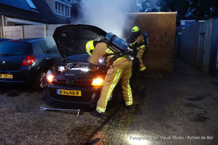 Auto door brand verwoest in Hoofddorp