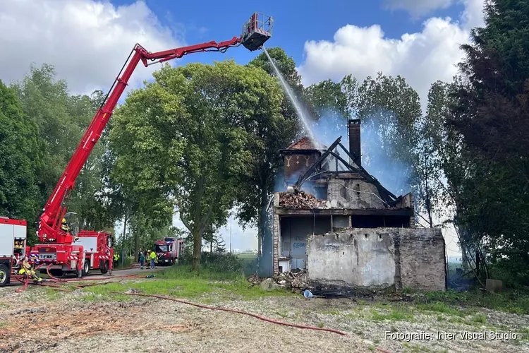 Opnieuw brand in leegstaand pand Hoofddorp, Hoofdweg afgesloten