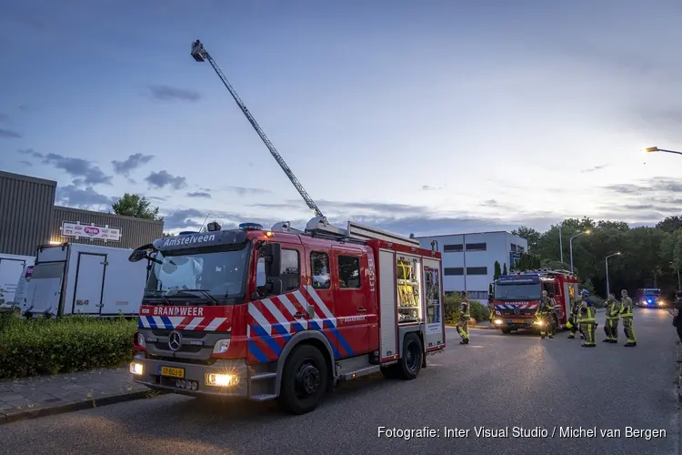 Groot alarm om brand in bedrijfspand aan de Schipholweg in Badhoevedorp