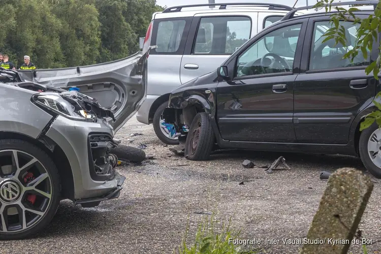 Motorrijder gewond en veel schade bij ongeval Badhoevendorp