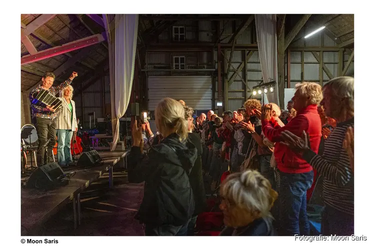 Karavaan doopt monumentale boerderijschuur om voor mini Matthäus-passion concert