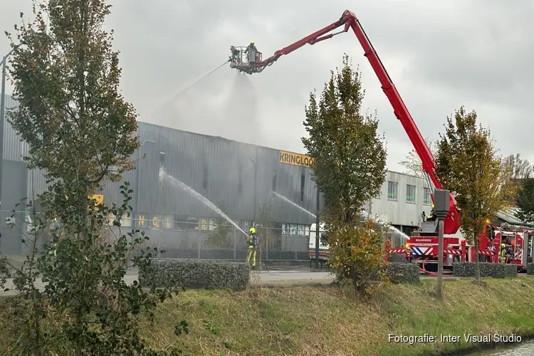 Grote brand in Nieuw-Vennep: NL-Alert gegeven en mogelijk verdachte omstandigheden