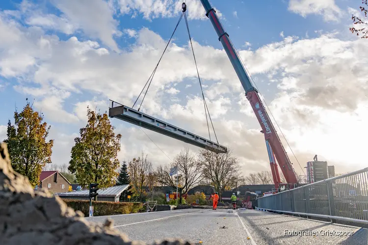Renovatie brug en sluis in Driemond van start
