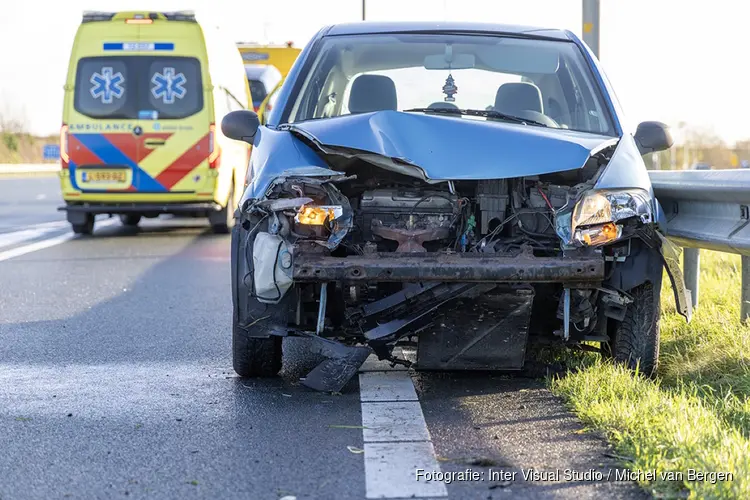 Drie Merenweg (N205) tijdelijk dicht door auto uit de bocht