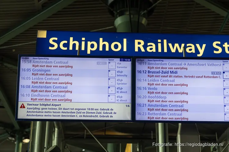 Geen treinverkeer van en naar Schiphol door aanrijding, drukte bij bussen