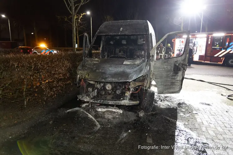 Bestelbus in brand bij sportvereniging in Hoofddorp