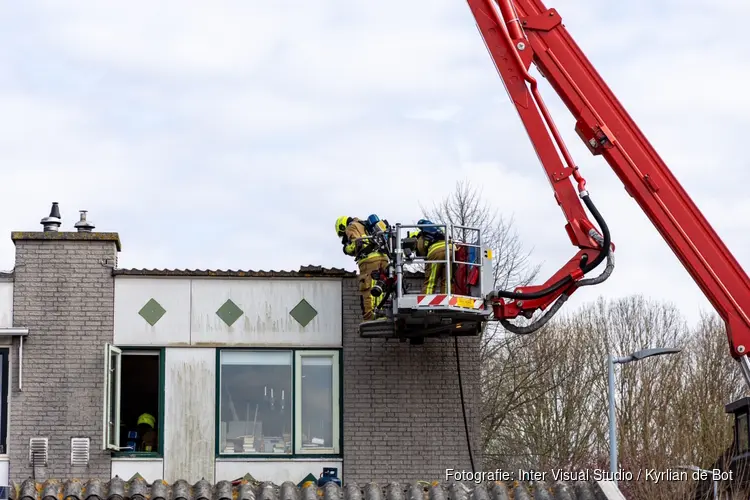 Brand in dak van woning Hoofddorp