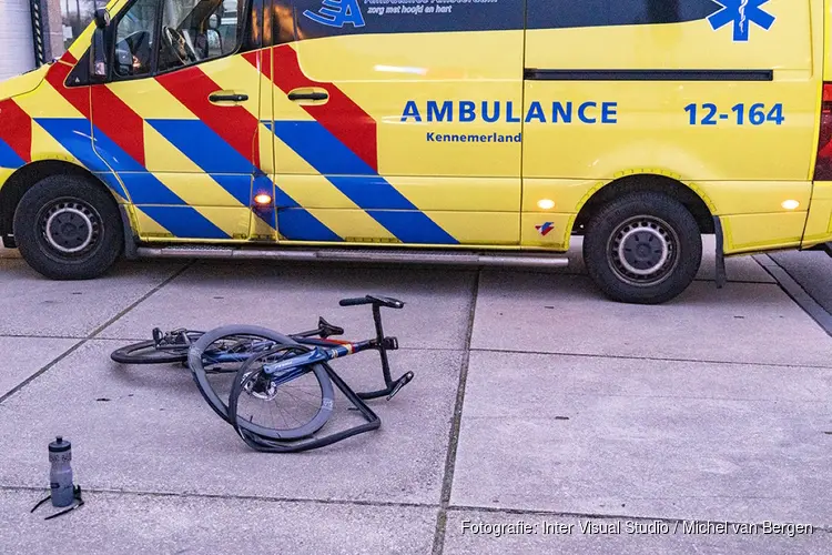 Wielrenner gewond bij aanrijding met busje in Halfweg