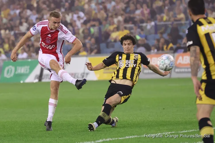 Vitesse en Ajax sluiten teleurstellend seizoen af met remise