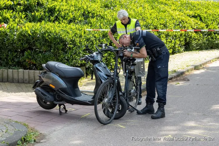 Botsing tussen fietser en scooter in Hoofddorp