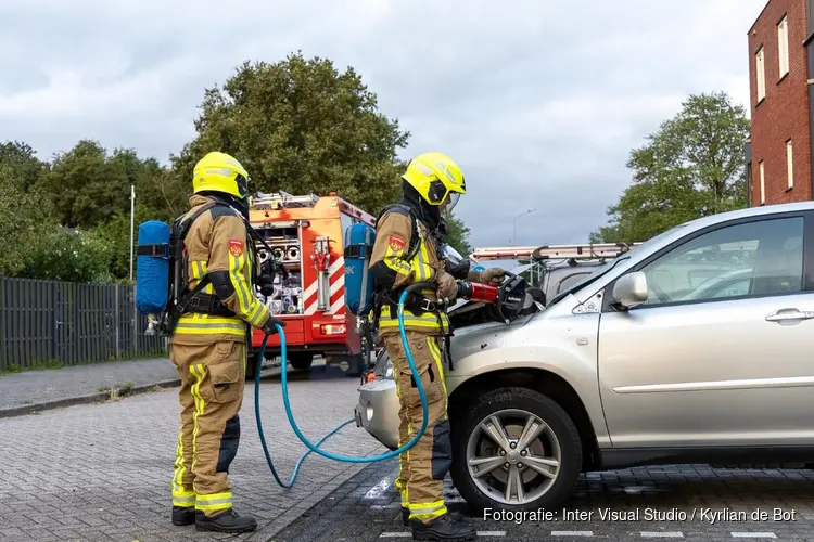 Auto deels in brand gestoken in Cruquius