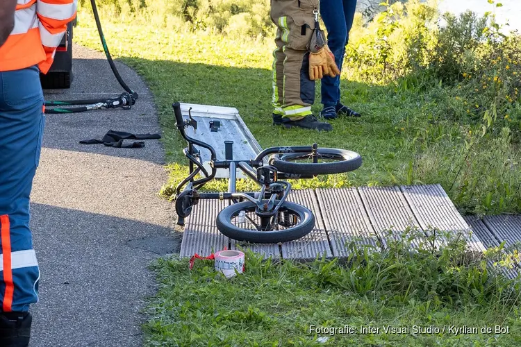 Zoekactie naar mogelijk kind te water in Badhoevedorp