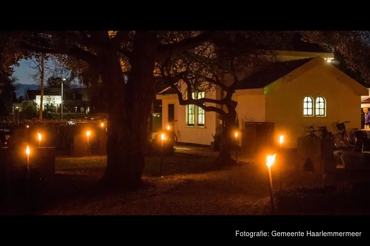 Lichtjesavond op begraafplaats Iepenhof