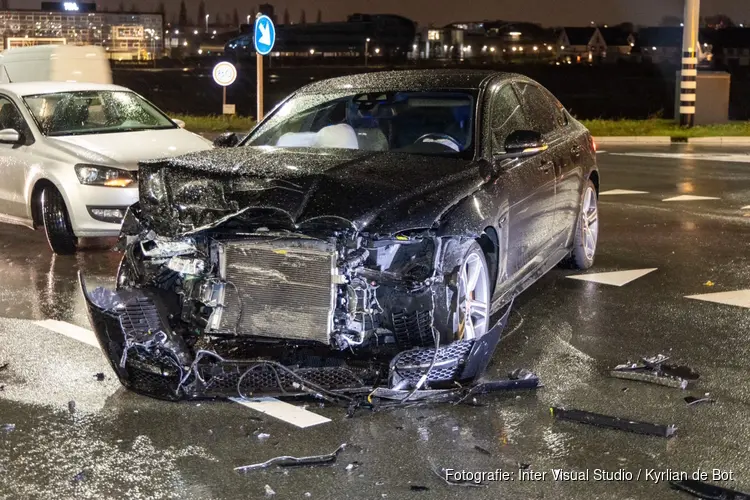 Enorme schade bij aanrijding in Lijnden