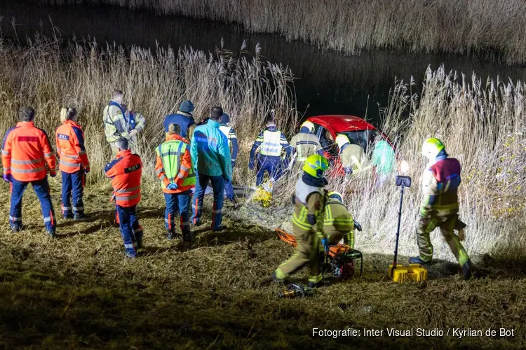 Auto raakt te water op A9 bij Badhoevedorp