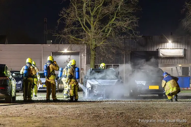 Auto uitgebrand aan de Bennebroekerweg in Rijsenhout