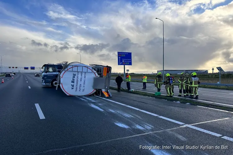 Ongeval met vrachtwagen op de afrit A9/A4 bij Badhoevedorp