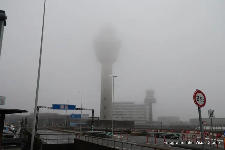 Tientallen vluchten op Schiphol geannuleerd vanwege mist