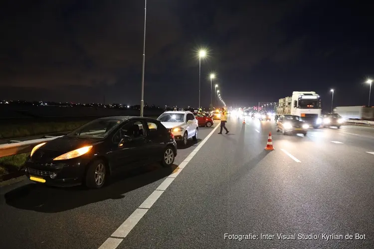 Kopstaart botsing met drie auto's op de A9 bij Zwanenburg